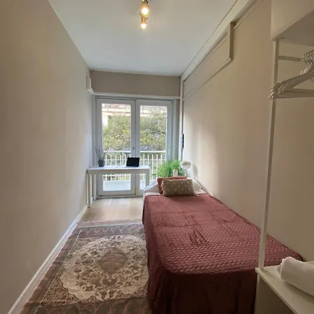 Apartment Centric With Balcony Barcelona